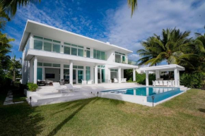 Spectacular Waterfront Retreat, West Miami